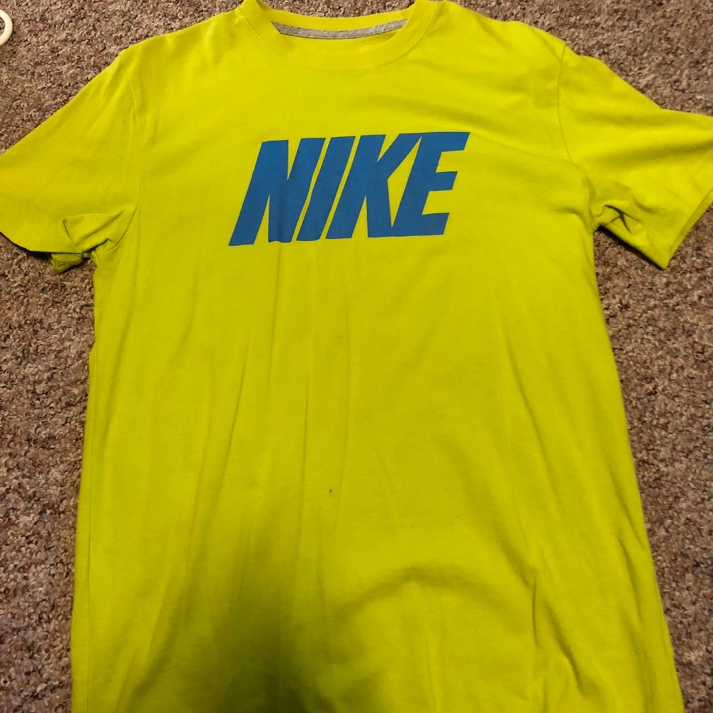 Men’s Nike shirt